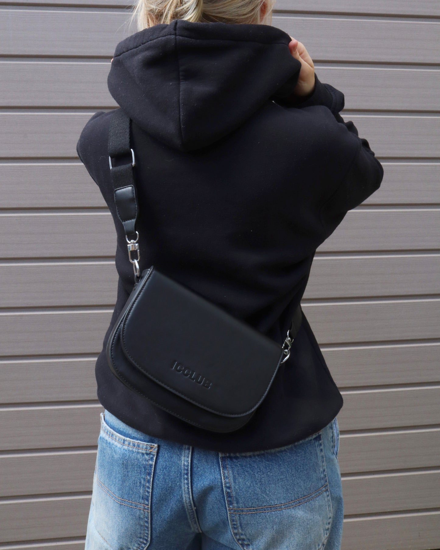 ICCLUB Messenger Bag | Black