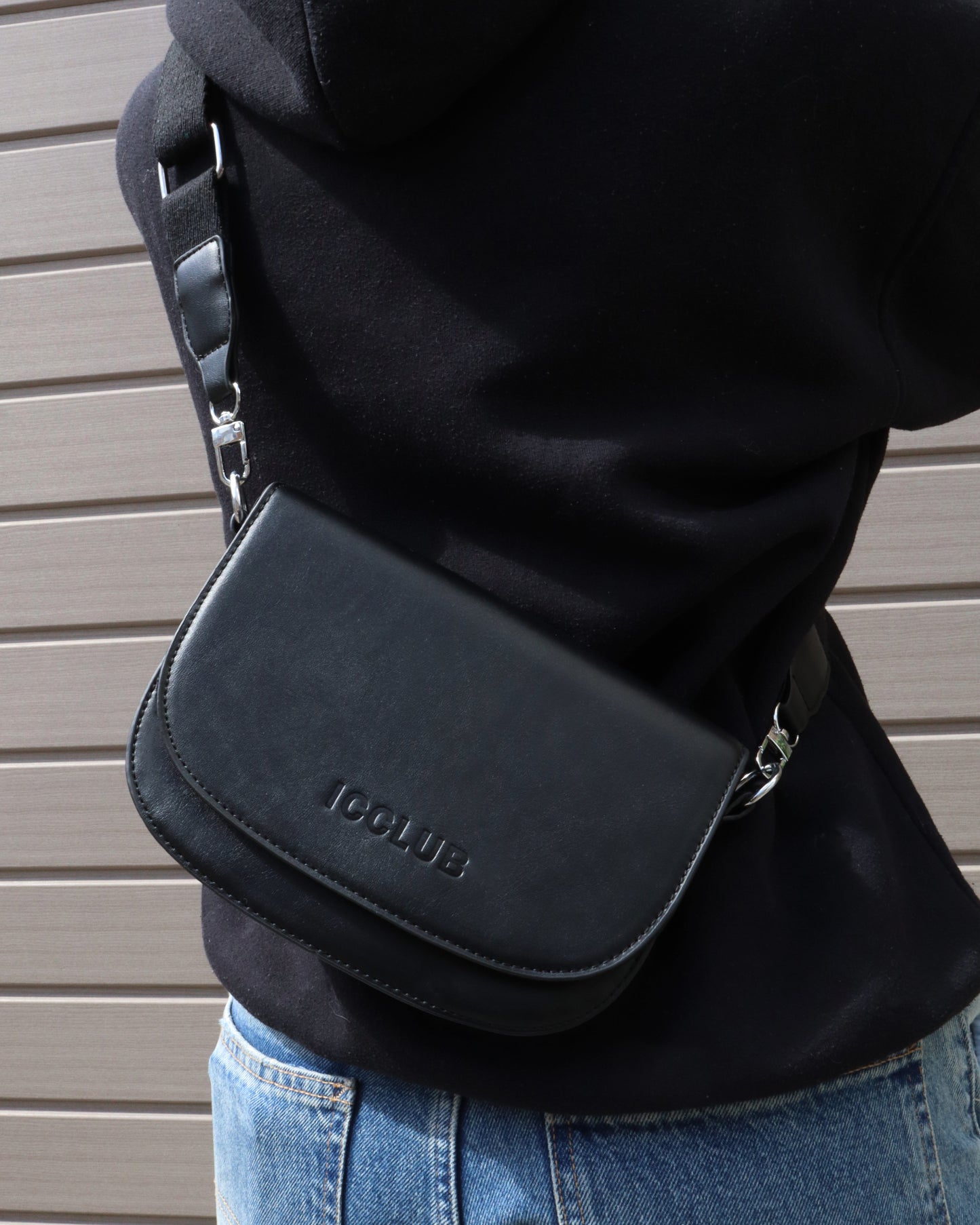 ICCLUB Messenger Bag | Black