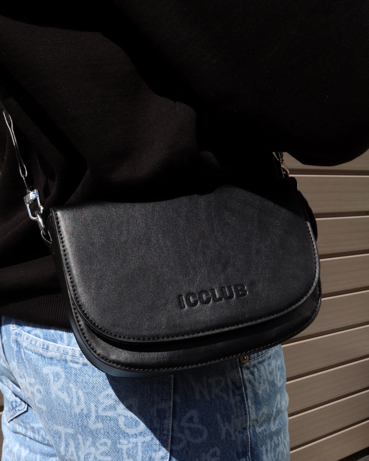 ICCLUB Messenger Bag | Black